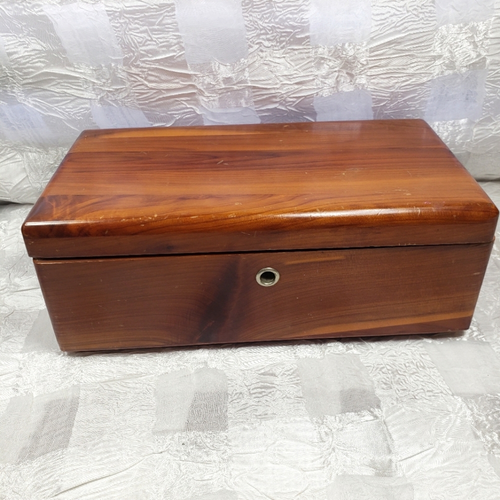 Lane All Cedar Jewelry Box Gift 9"×4.5"×4"